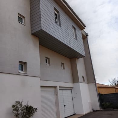 Maison bord de mer avec parking et petit jardin